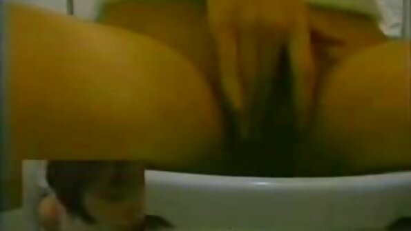 Drobna Trinity ostre rzniecie filmy St Clair cieszy się wytryskiem ze swojego dużego fiuta