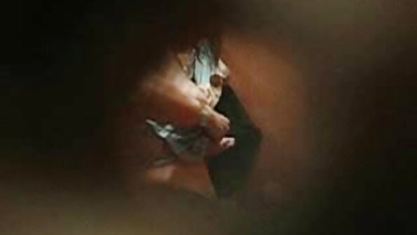 Hiszpańska suka ostre rżnięcie mamuśki Alexa Tomas przyjmuje grubego penisa w dupę