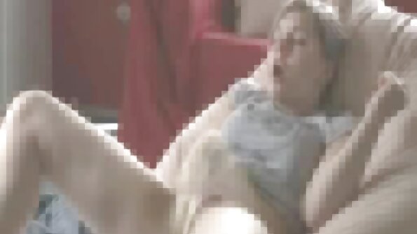 Smaczna ostre ruchanie sex nastolatka footjob siedzi też w swojej gorącej cipce na swoim kutasie